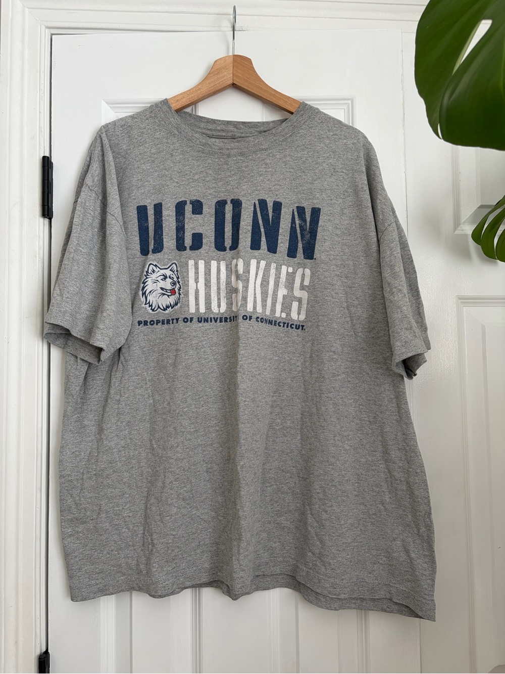 Uconn Huskies Tshirt